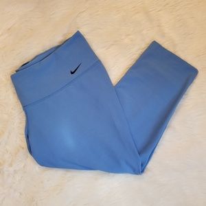NIKE Cropped Leggings